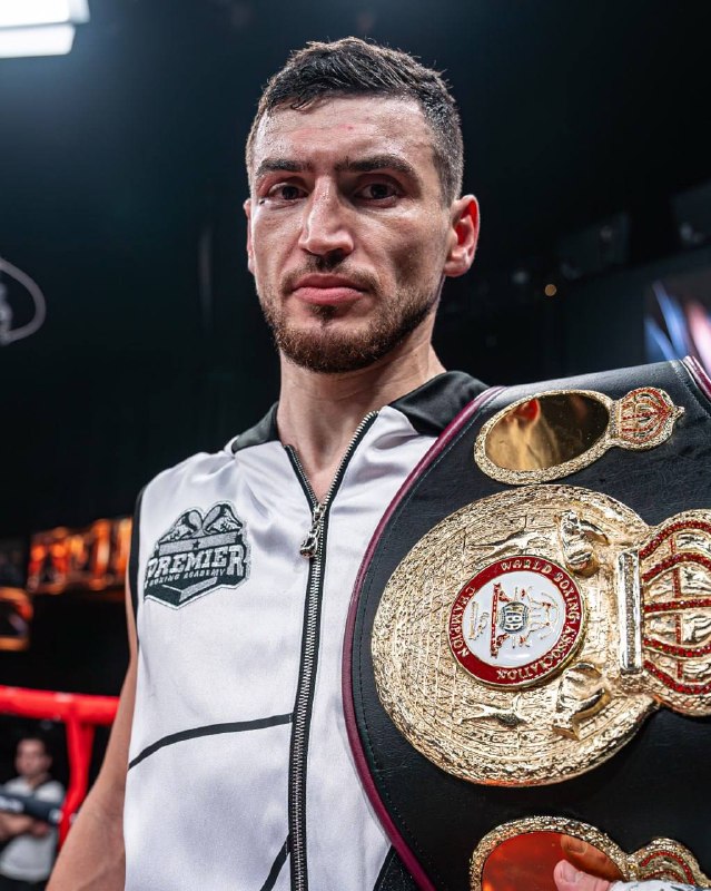 Харитон Агрба с поясом WBA после победы над Зауром Абдуллаевым