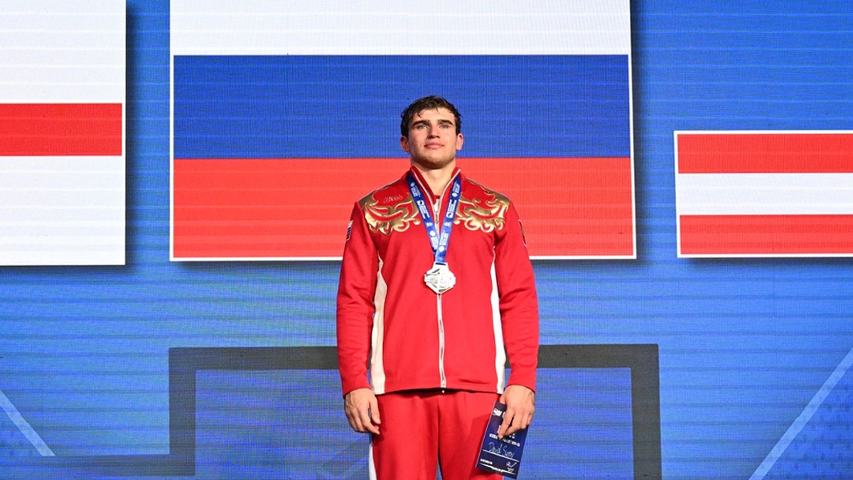 Давид Суров на награждении чемпионата Европы