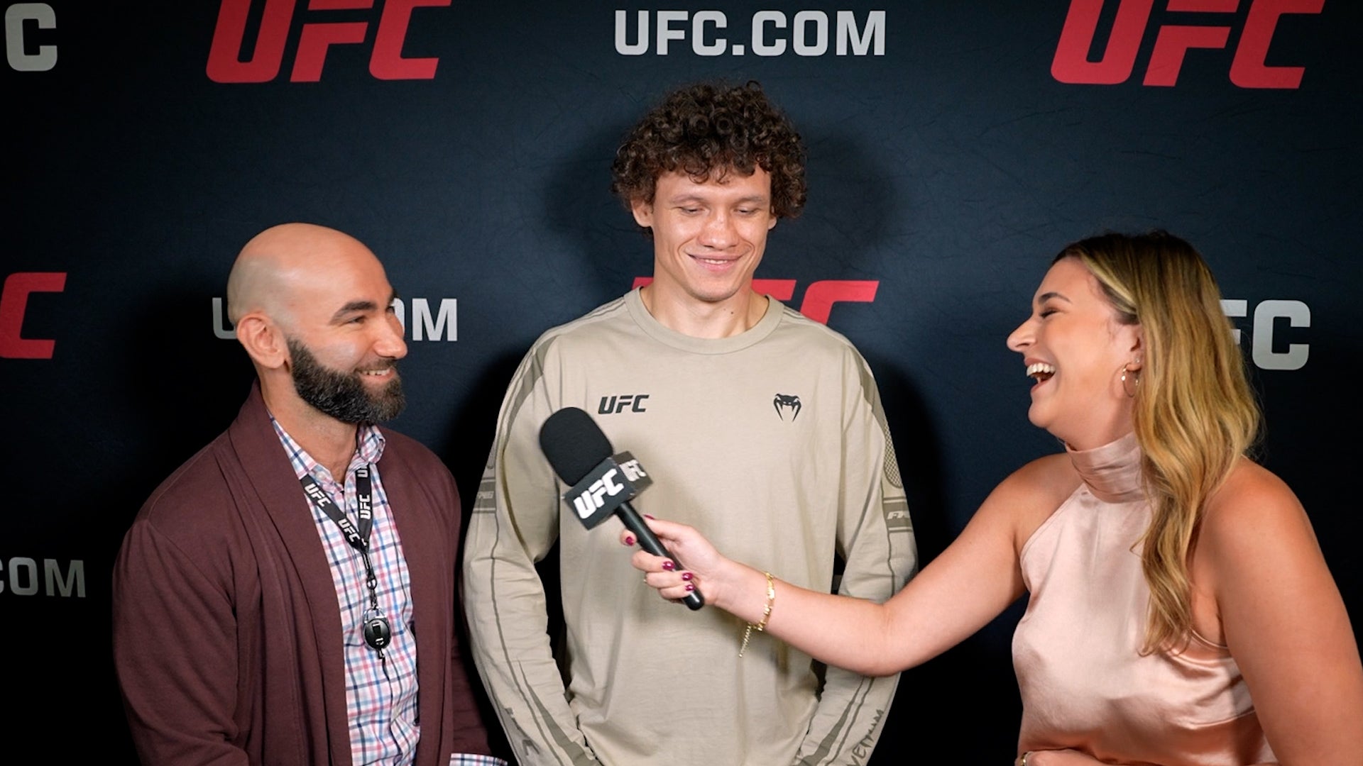 Роман Копылов даёт интервью после победы на UFC 332