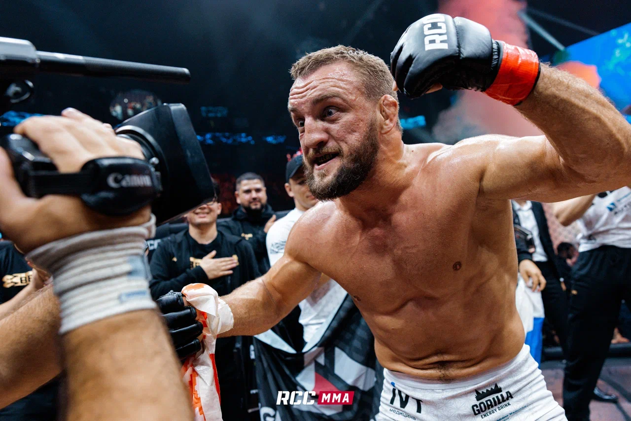 RCC 25: Ковалёв за раунд задушил Рагозина, а лига получила двух новых чемпионов