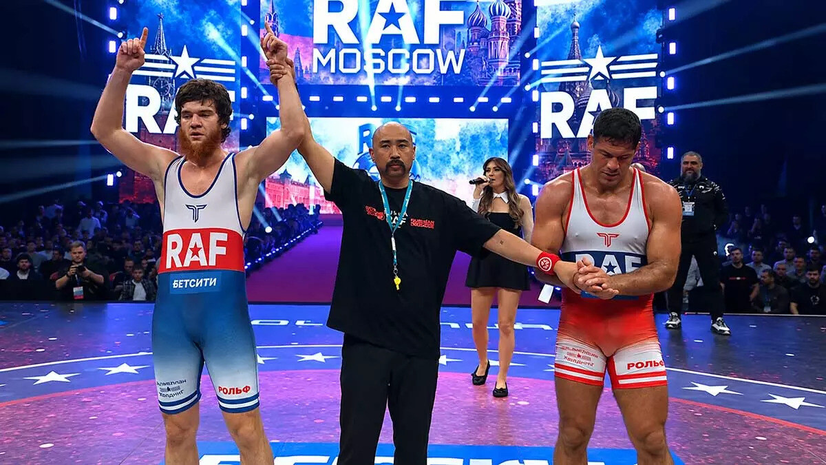 Схватка на турнире Real American Freestyle в Мытищах
