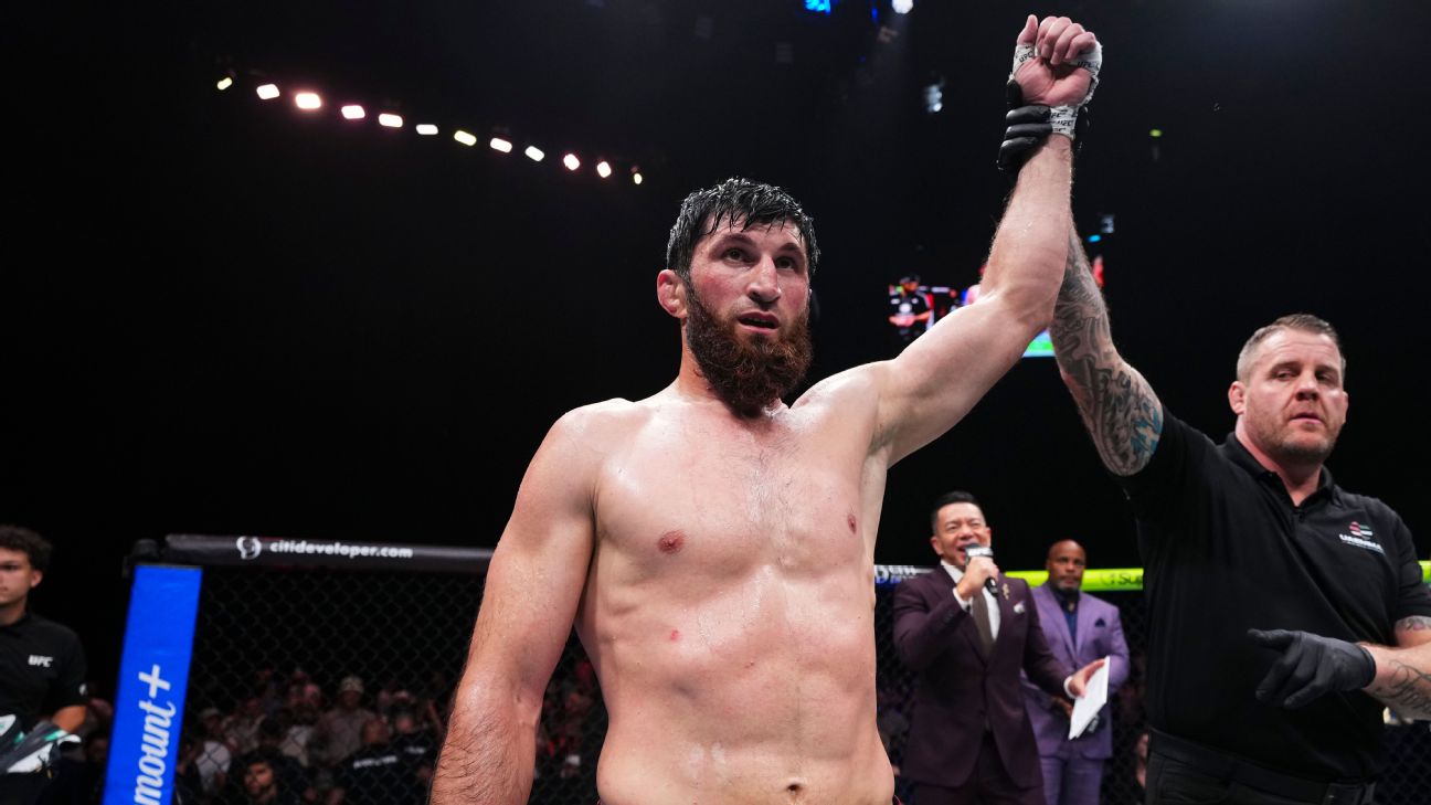 UFC в Абу-Даби: Анкалаев остановил Гускова в пятом раунде и объявил охоту на пояс