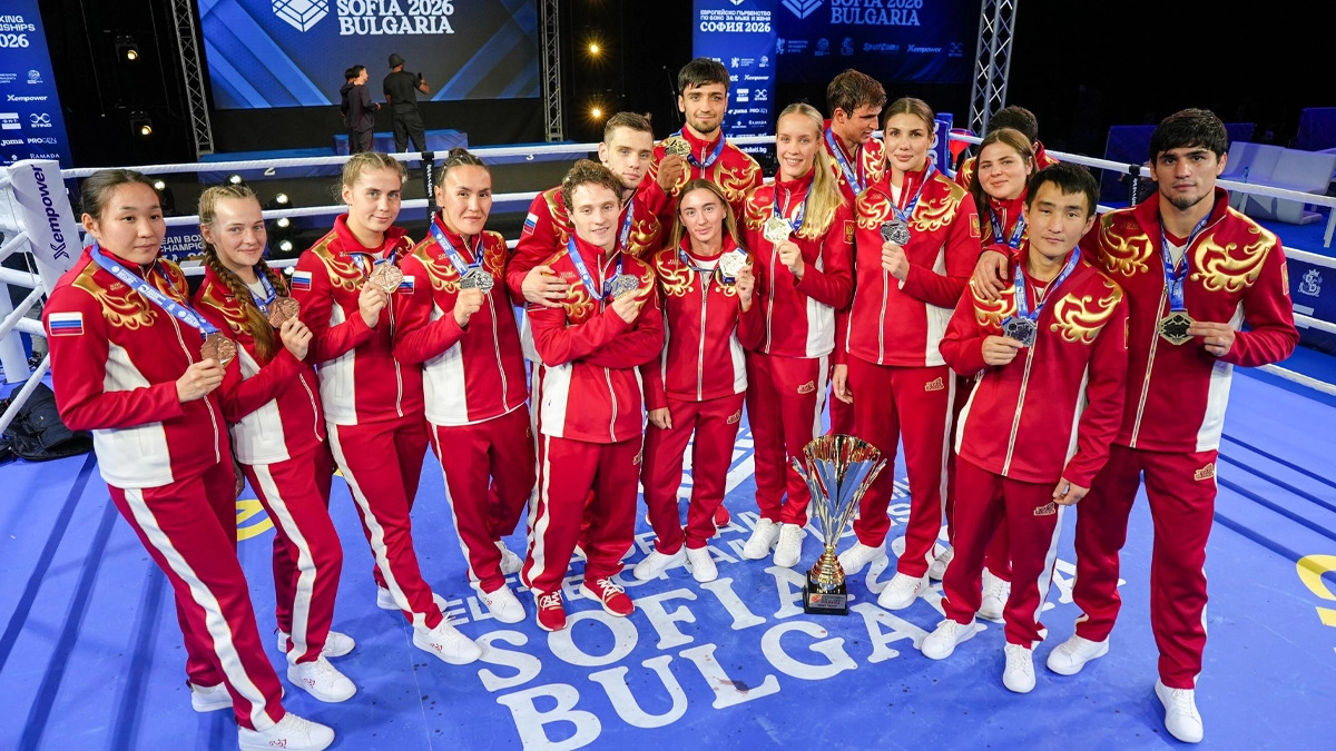 Сборная России по боксу с кубком чемпионата Европы в Софии